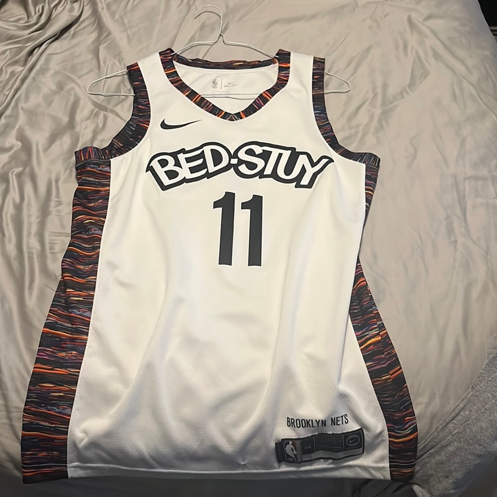 Kyrie Irving jersey (Adult M)